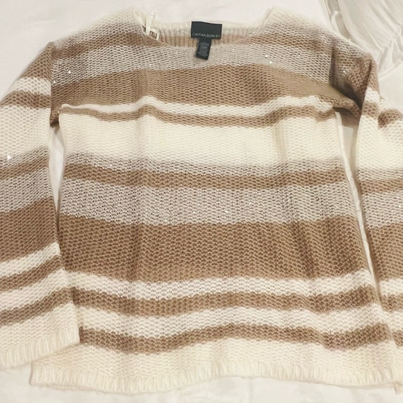 STAY WARM AND STYLISH IN ANY WEATHER WITH THIS VERSATILE PULLOVER SWEATER!
NWOT - Picture 9 of 9